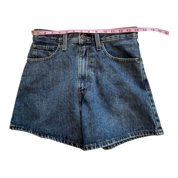 Levi’s High Waisted Mom Women’s Shorts - Size 27 - Picture 7 of 13